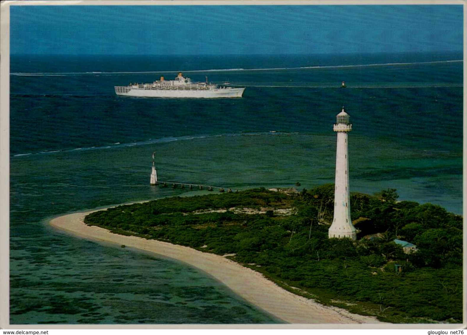 NOUVELLE CALEDONIE... PHARE ET BATEAU....CPM ...... - Nouvelle Calédonie