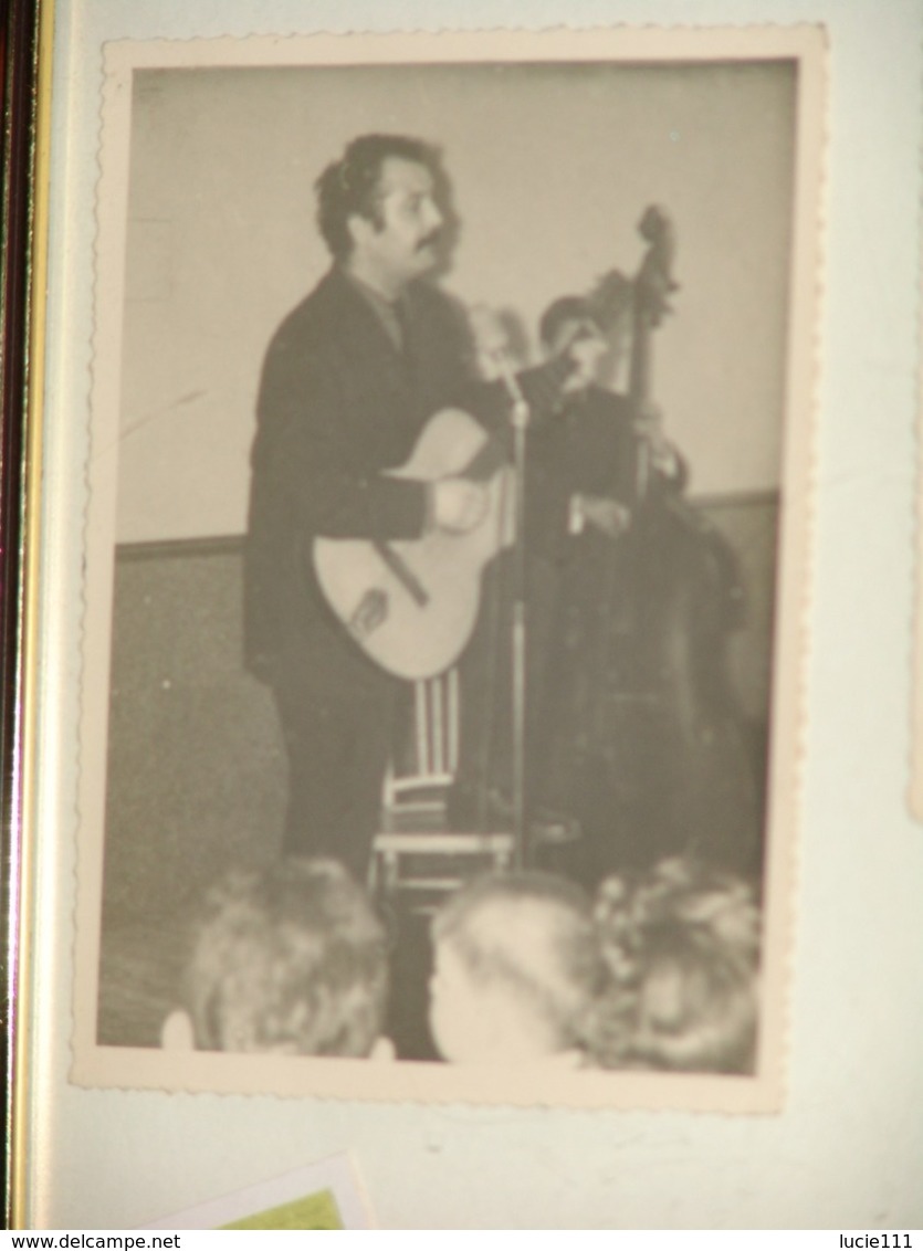 Autographes Brassens + 3 Photos Originales Dont  Une Dédicacée + Une Autre Dédicace  Encadrement Sous Verre Sans Reflet - Autres & Non Classés