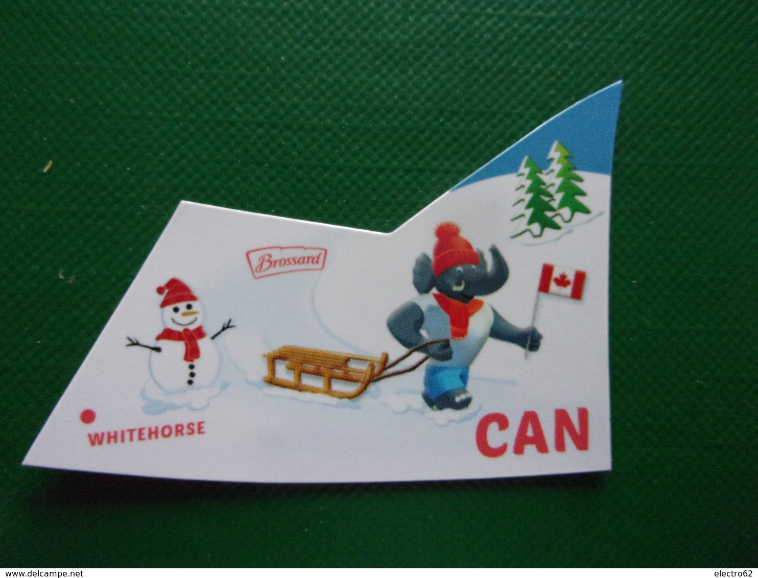 Magnet Brossard Savane Bonhomme De Neige éléphant Whitehorse Canada Elefant Elefante Elephant Schneemann Snowman - Tourisme