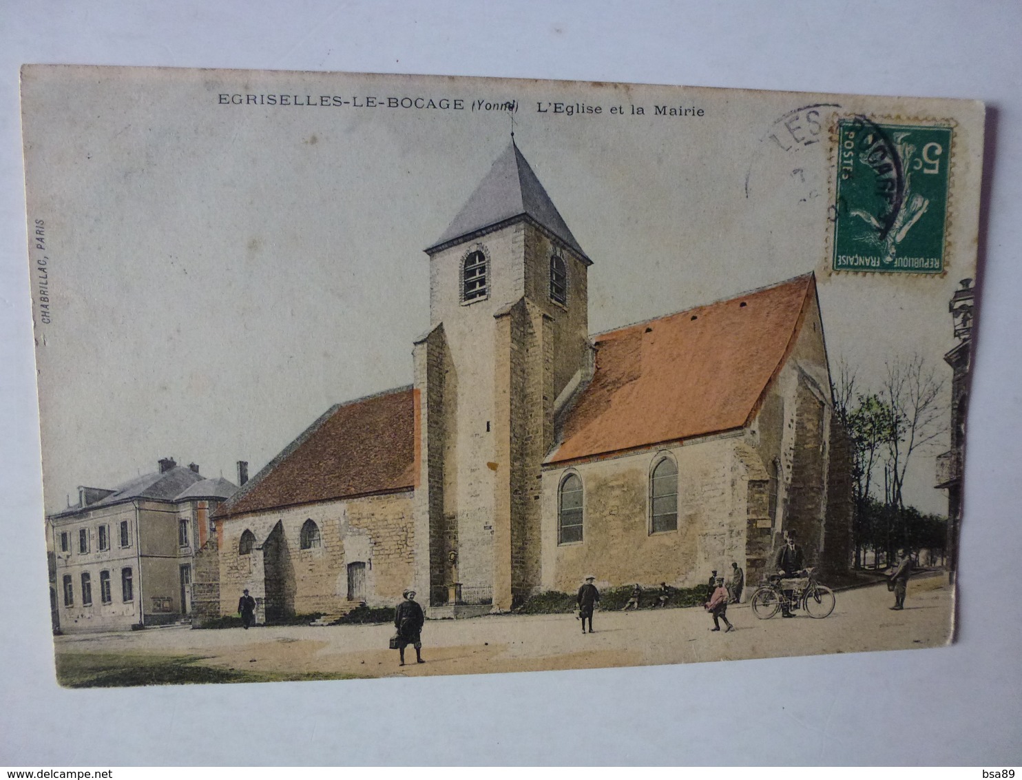 CPA, EGRISELLES-LE-BOCAGE, L'EGLISE ET LA MAIRIE  VOIR SCAN - Egriselles Le Bocage