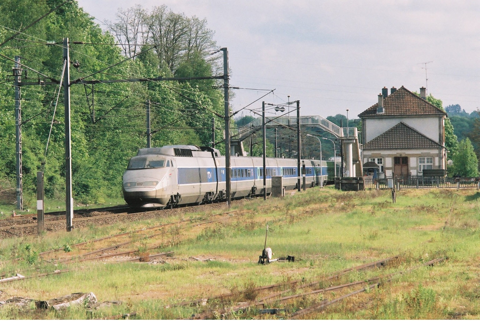 Héricourt (70) 15/05/2005 La Rame TGV PSE N°64 Assurant  Le Train 5430/1 Marseille/Strasbourg  Passe En Gare D’Héricourt - Other & Unclassified