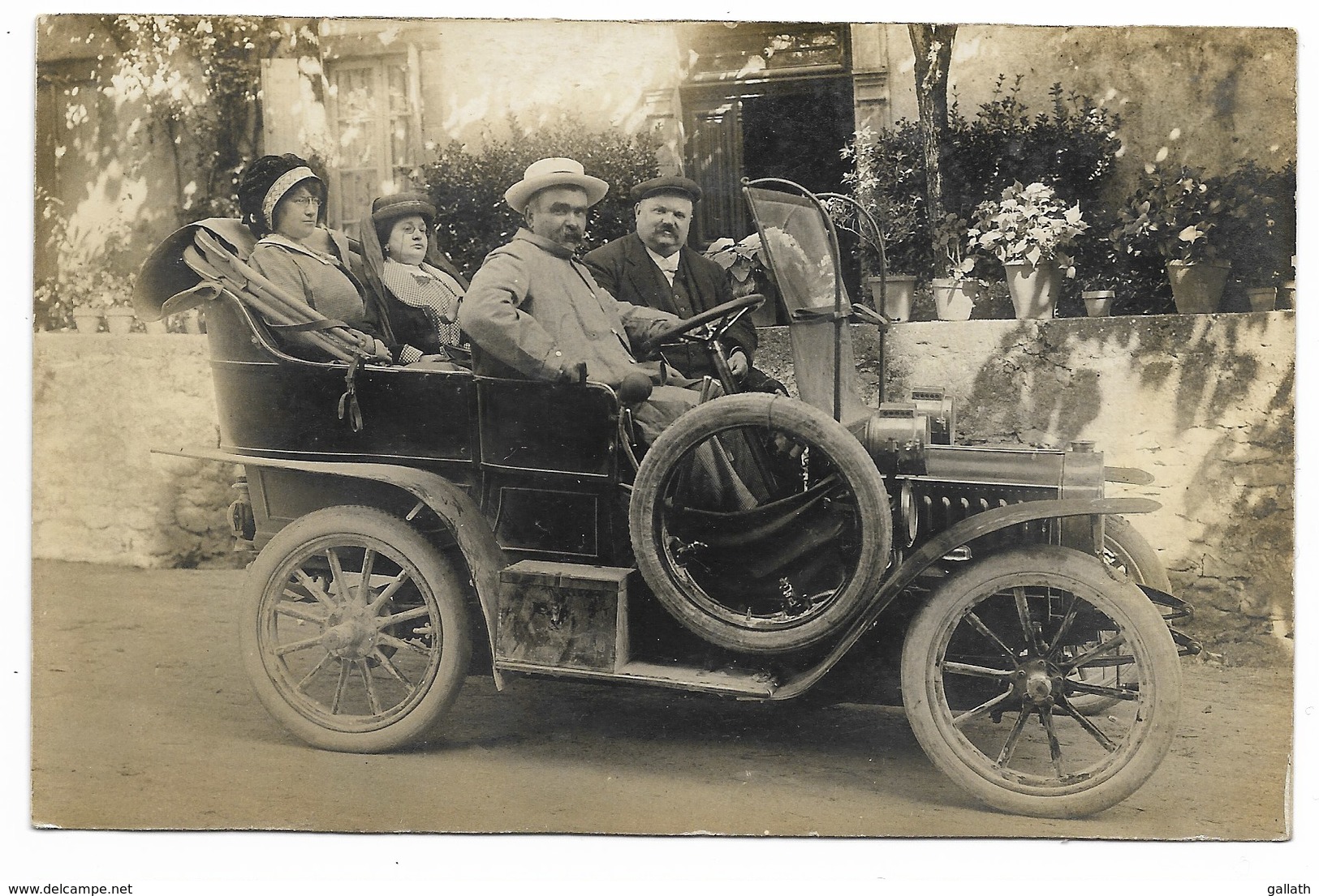 CARTE PHOTO - Voiture Décapotable...  Vers 1910 ??  Animé  (verso Restes De Collage) - Passenger Cars