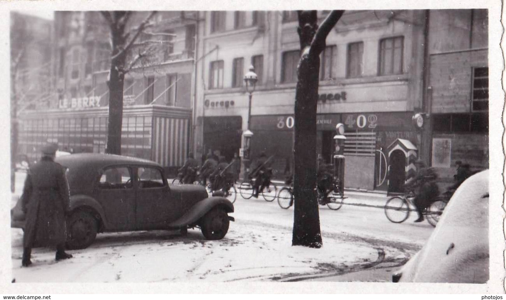 Petite  Photo  Traction Avant Citroën à La Libération D'Orléans 1944 Boulevard De Verdun - Cars