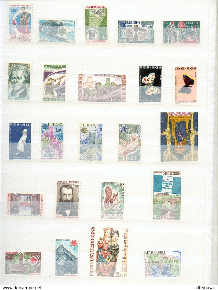 ANDORRE - Petite collection de 260 timbres - 1 carnet - 1BF