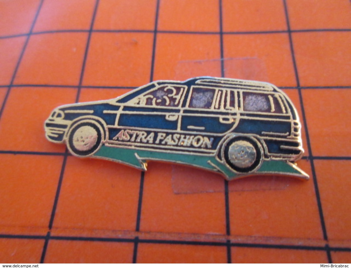 820 Pin's Pins / Beau Et Rare / THEME : AUTOMOBILES / OPEL ASTRA FASHION Mmmmmmmmmmmmmmmmmouais !!! - Opel