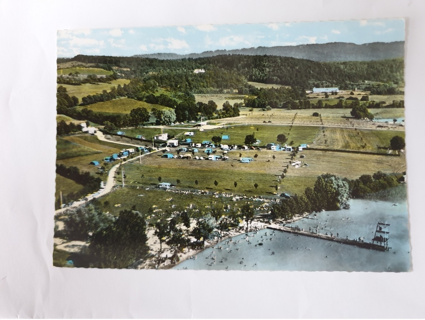 CARTE POSTALE - NEUVE- CLAIRVAUX LES LACS -VUE AERIENNE LA PLAGE ET LE CAMPING - Clairvaux Les Lacs