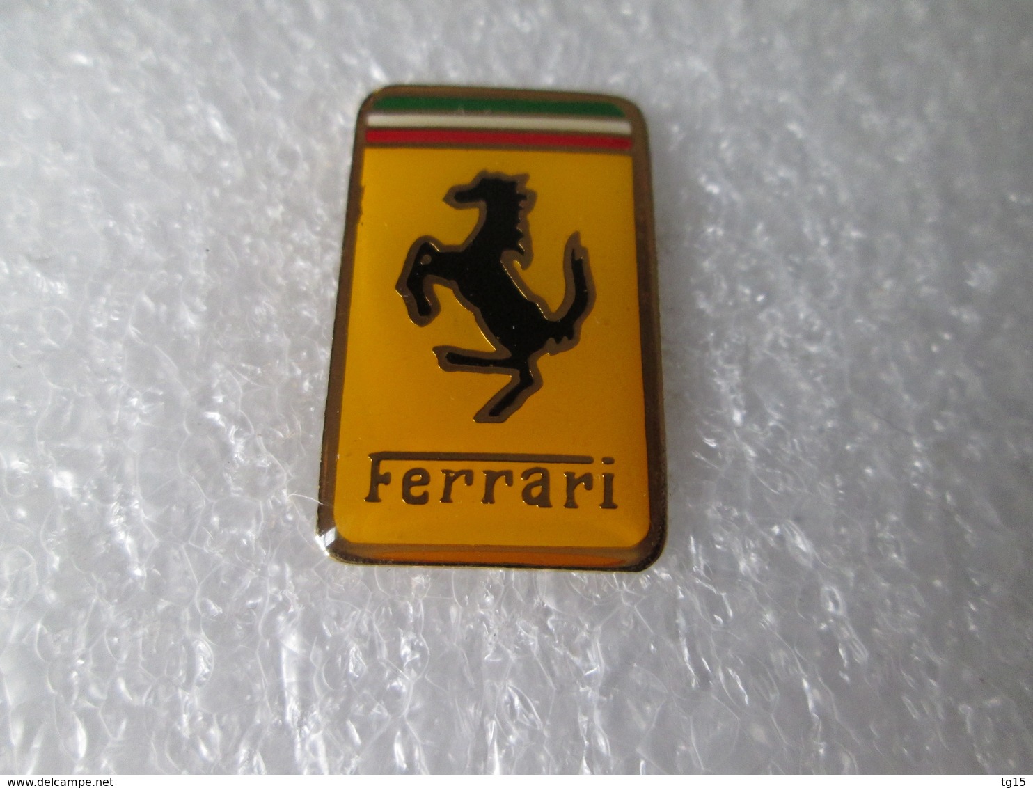 PIN'S    LOGO  FERRARI - Ferrari