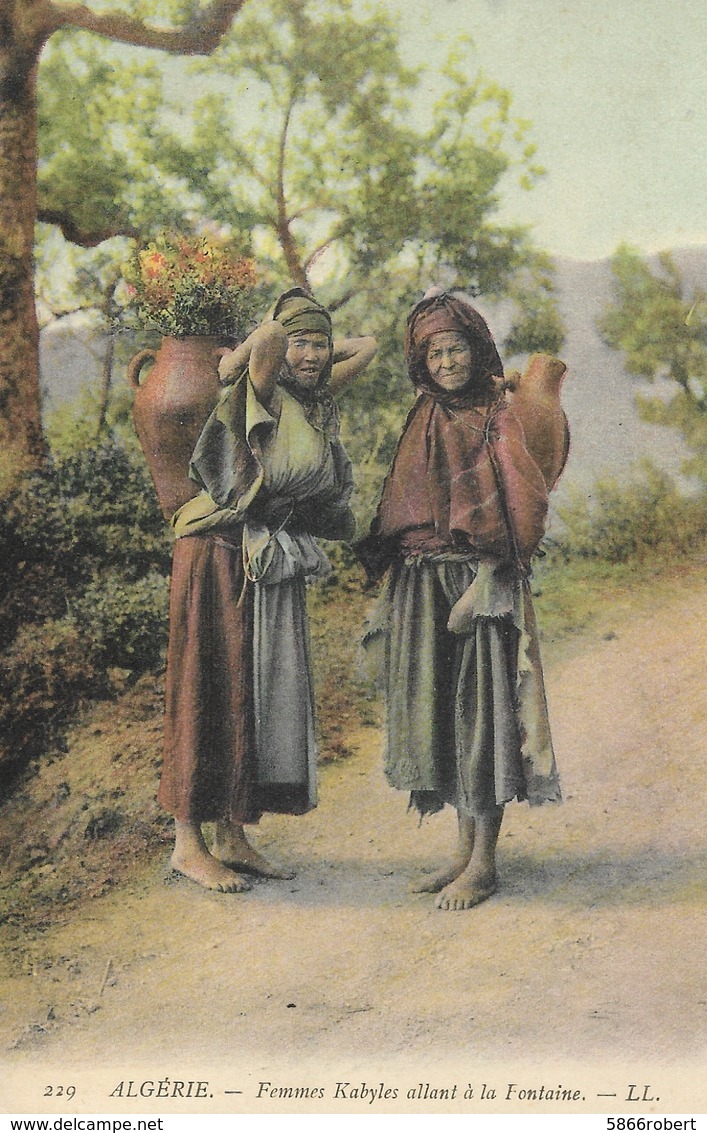 CARTE POSTALE ORIGINALE ANCIENNE  : DEUX FEMMES ARABES KABYLES ALLANT A LA FONTAINE - Women