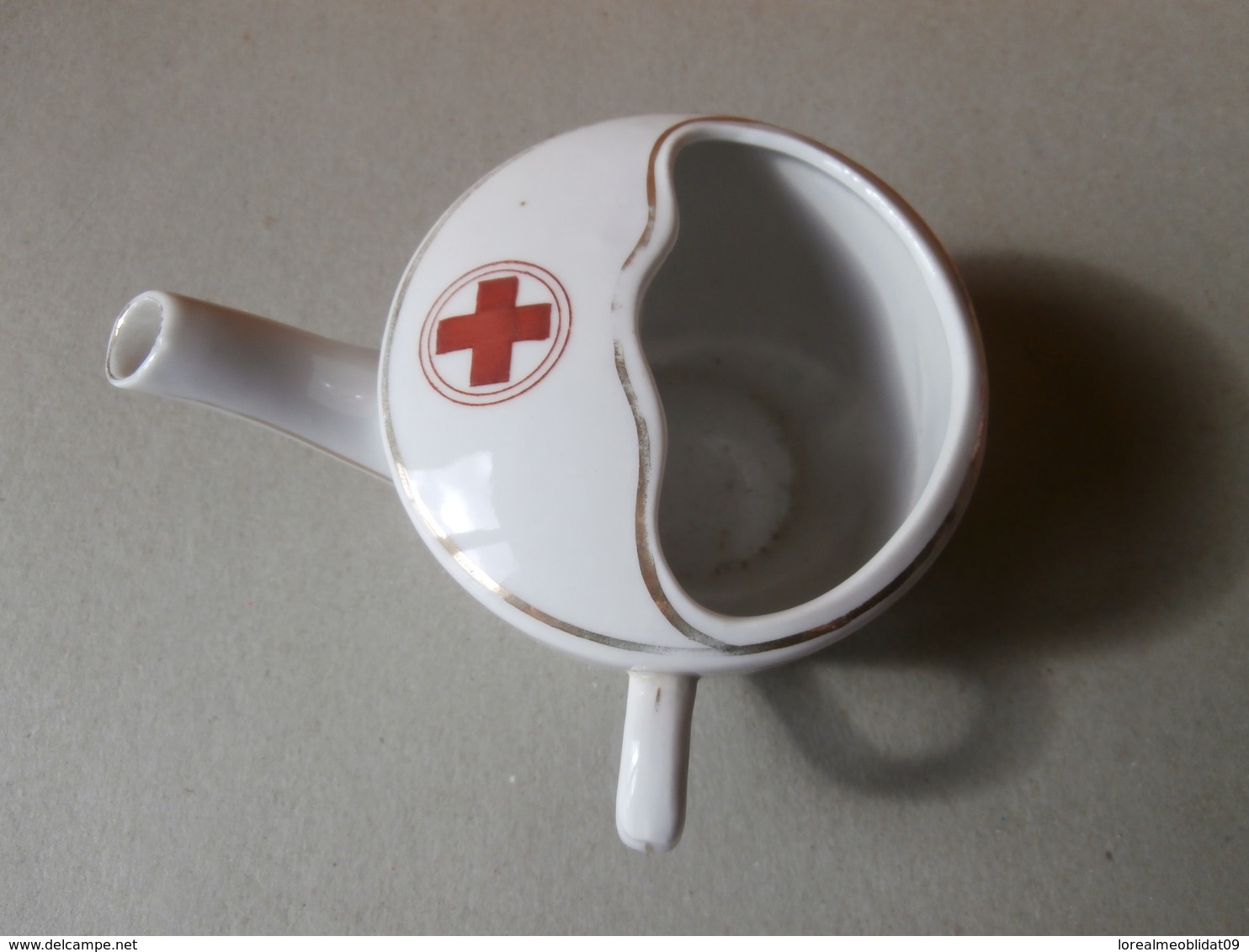 Canard Pipette Médical Pour Faire Boire Les Malades -porcelaine - Croix Rouge - Ziekendrinkbeker - Rood Kruis- Red Cross - Medizinische Und Zahnmedizinische Geräte