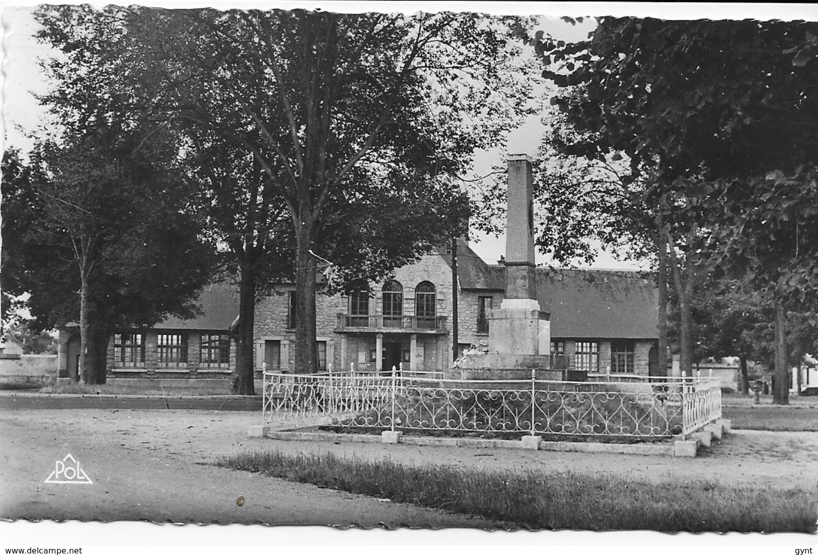 LA NEUVILETTE LE MONUMENT AUX MORTS ET MA MAIRIE - Other & Unclassified