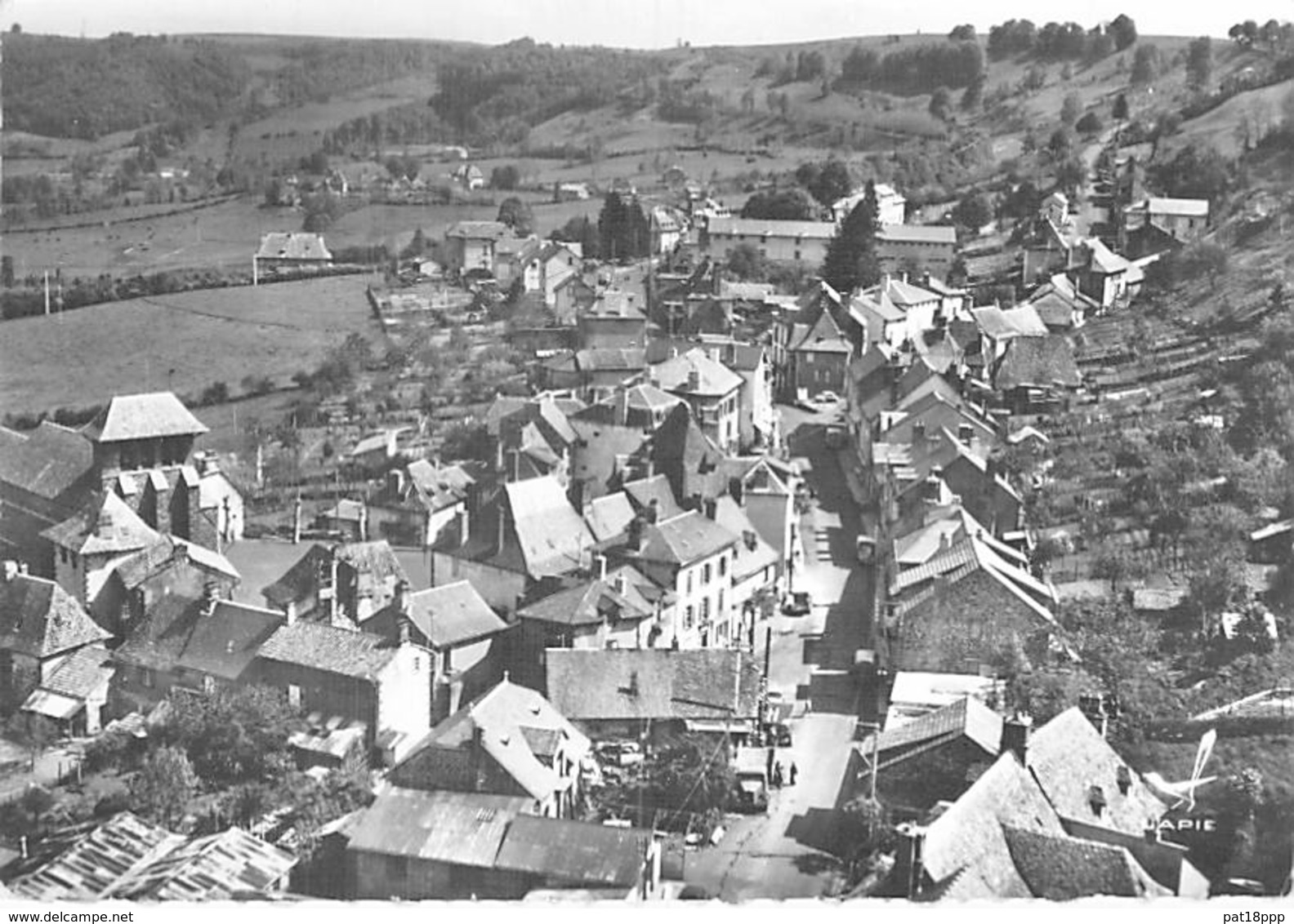 15 - SAINT CERNIN La Route Nationale - CPSM Village ( 1.070  Habitants ) Dentelée Noir Blanc Grand Format 1966 - Cantal - Autres & Non Classés