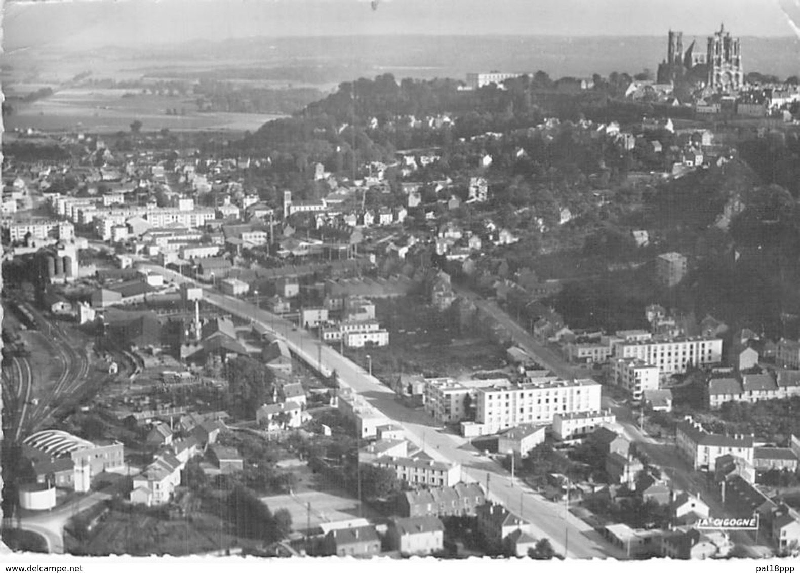 02 - LAON :  Vue Aérienne - CPSM Dentelée Noir Blanc Grand Format - Aisne - Laon