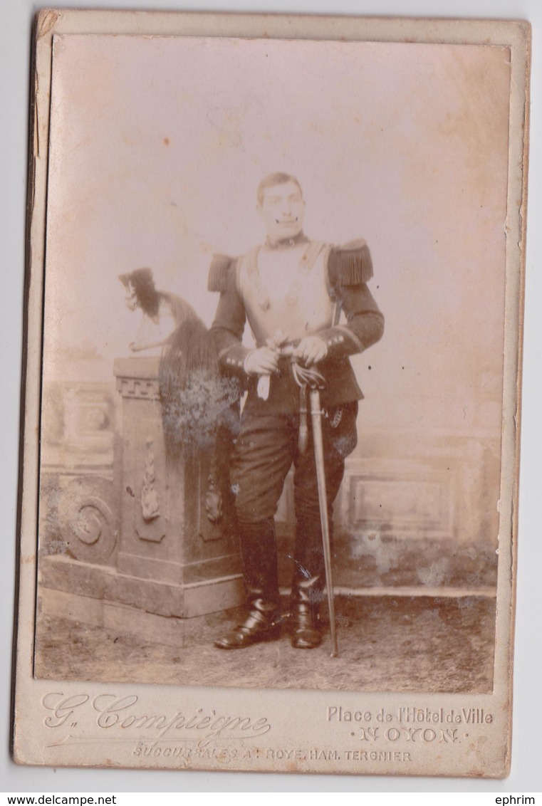 Photographie D'Art Cartonnée G. Compiègne à Noyon (Oise) - Cuirassier Militaire Uniforme Casque Sabre Epée - Guerra, Militari