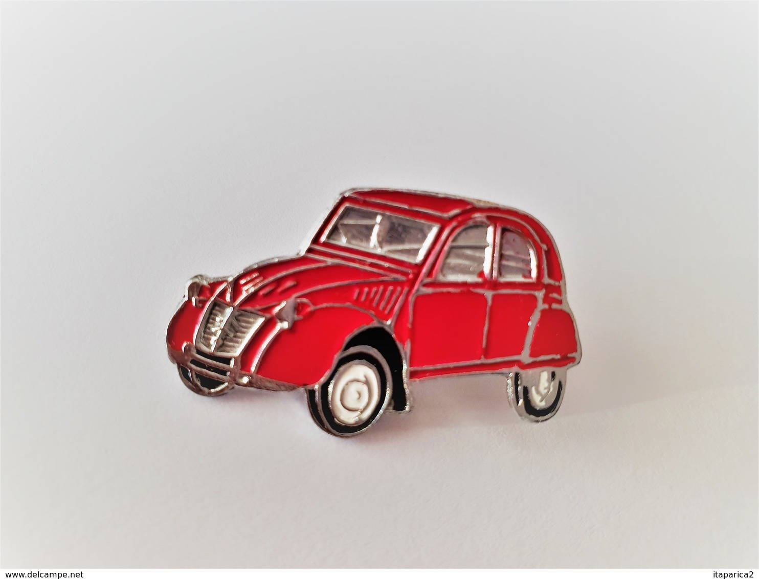 PINS AUTOMOBILE CITROËN 2 CH CHEVAUX LA  DEUDEUCHE ROUGE  / Signé FTP / 33NAT - Citroën