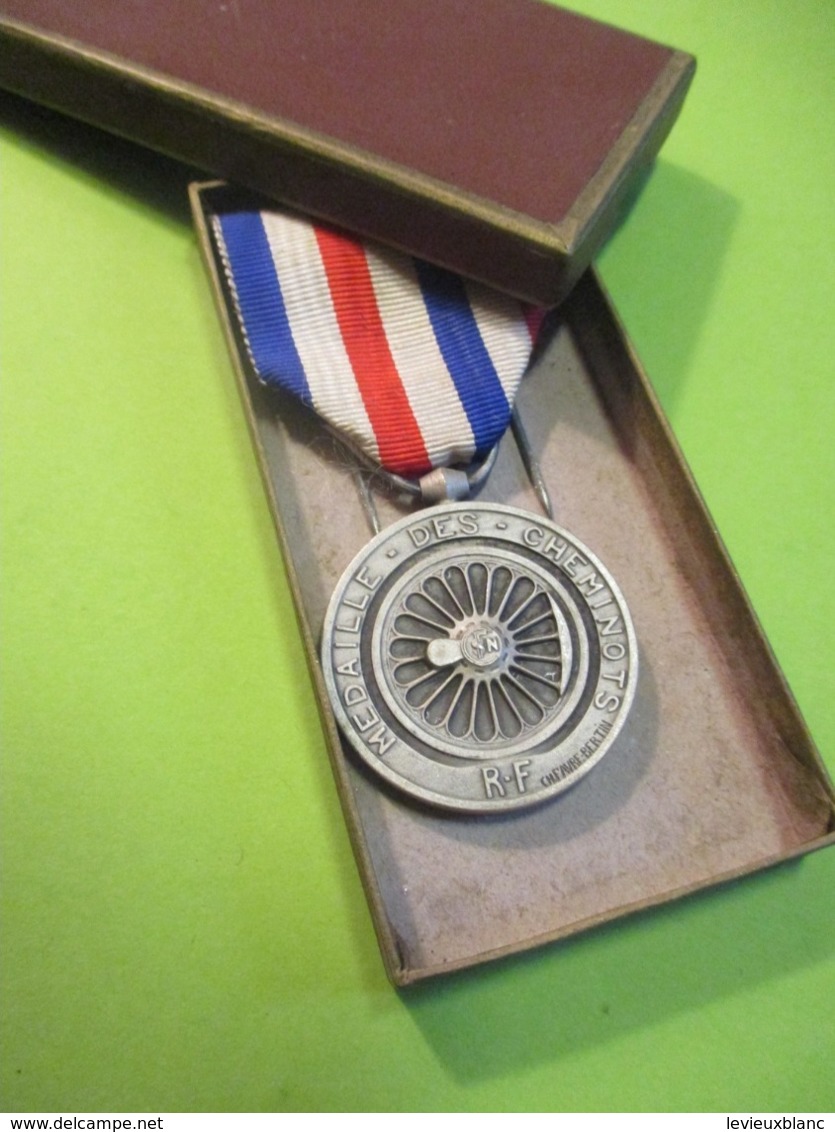 Médaille Des CHEMINOTS/ RF / Ch FAVRE-BERTIN / V Grandidier / 1941    MED336 - Frankreich