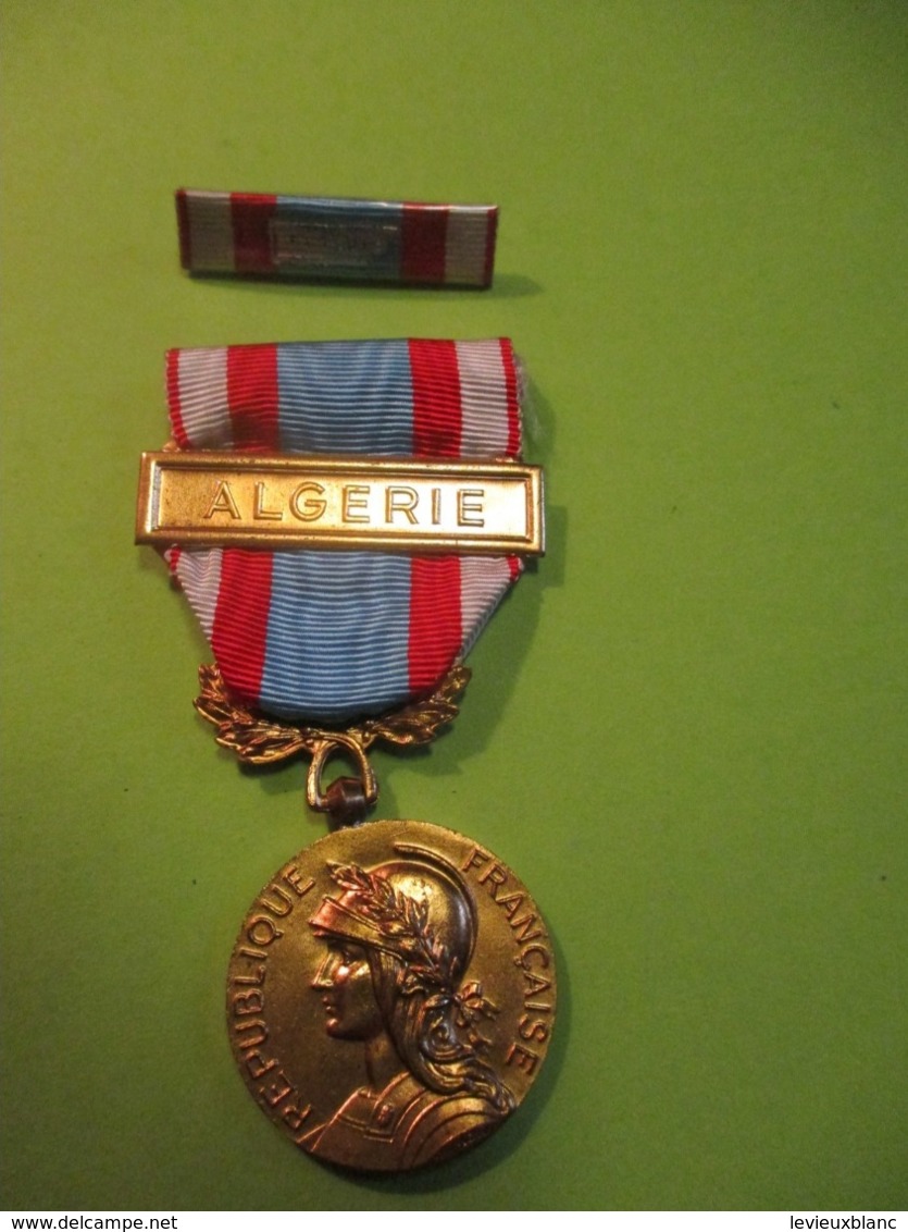 Médaille Commémorative Opérations Sécurité Et Maintien De L'Ordre/ Avec Barrette/ ALGERIE/ LEMAIRE/1960-1970      MED339 - France