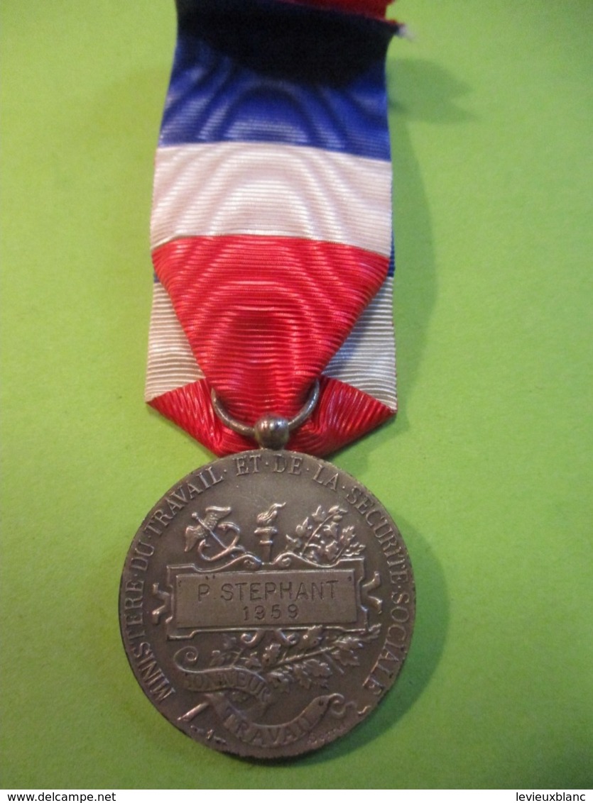 Médaille Du Travail Et De La Sécurité Sociale / République Française/Honneur Travail/ P STEPHANT/A Bottel/1959   MED342 - Frankrijk