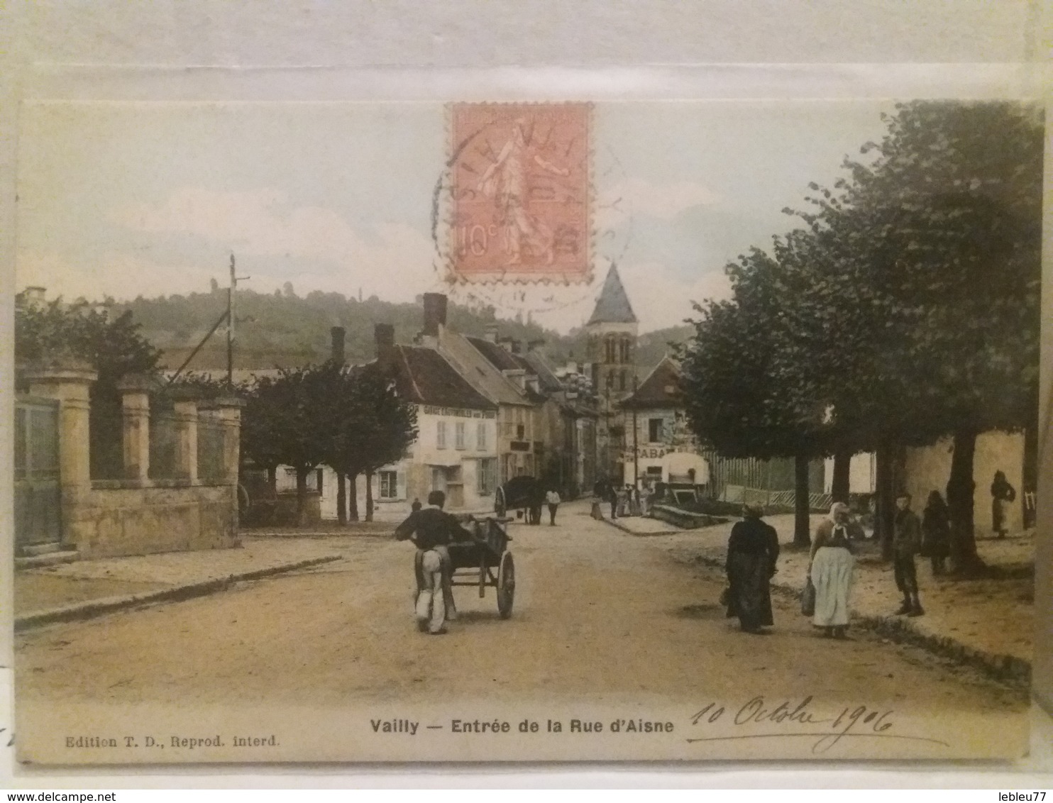 Vailly - 02 - Entrée De La Rue D'Aisne - Autres & Non Classés