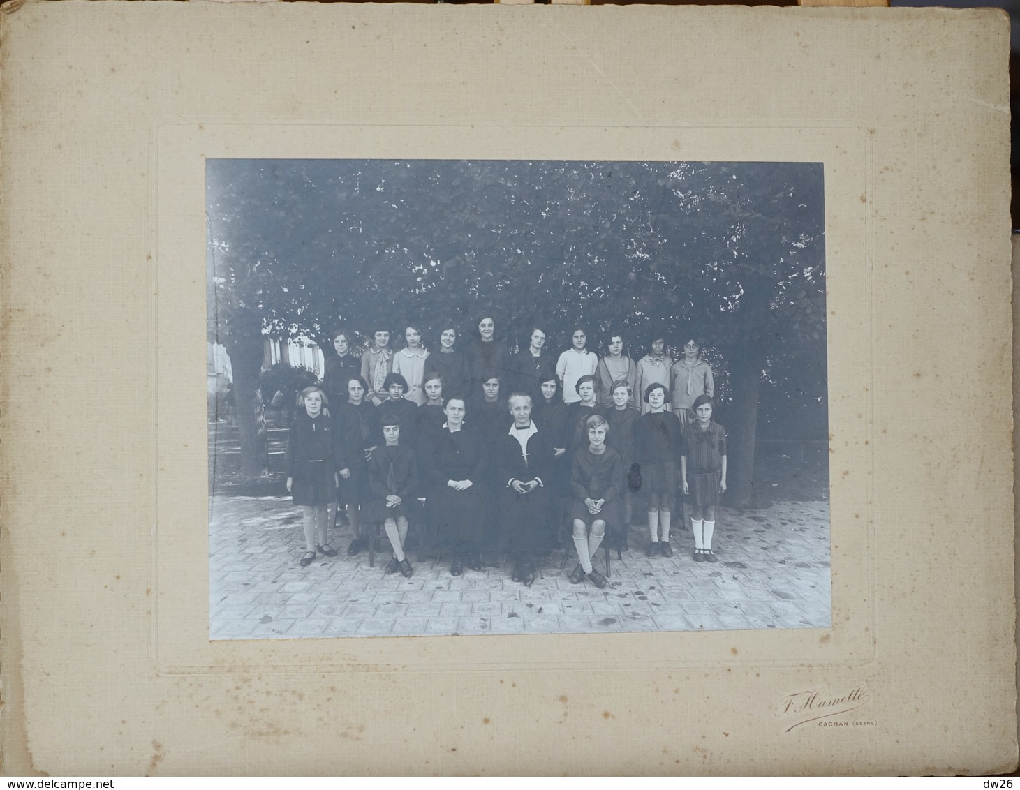 Photo De Groupe Classes De Lycée - Jeunes Filles Et Leurs Professeurs - Photo F. Hamelle, Cachan 1930 à Identifier - Persons