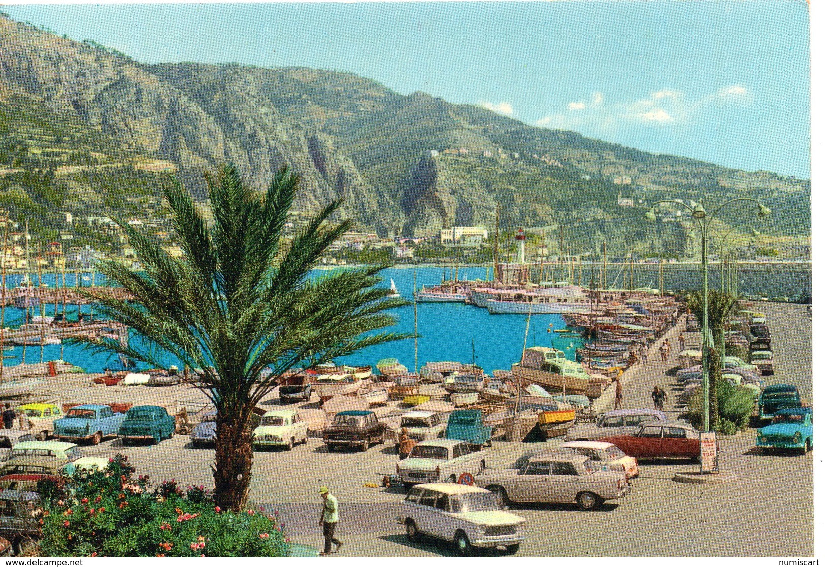 Menton Animée Le Port Belle Vue Sur Garavan Le Fontière Voitures 404 Peugeot - Menton