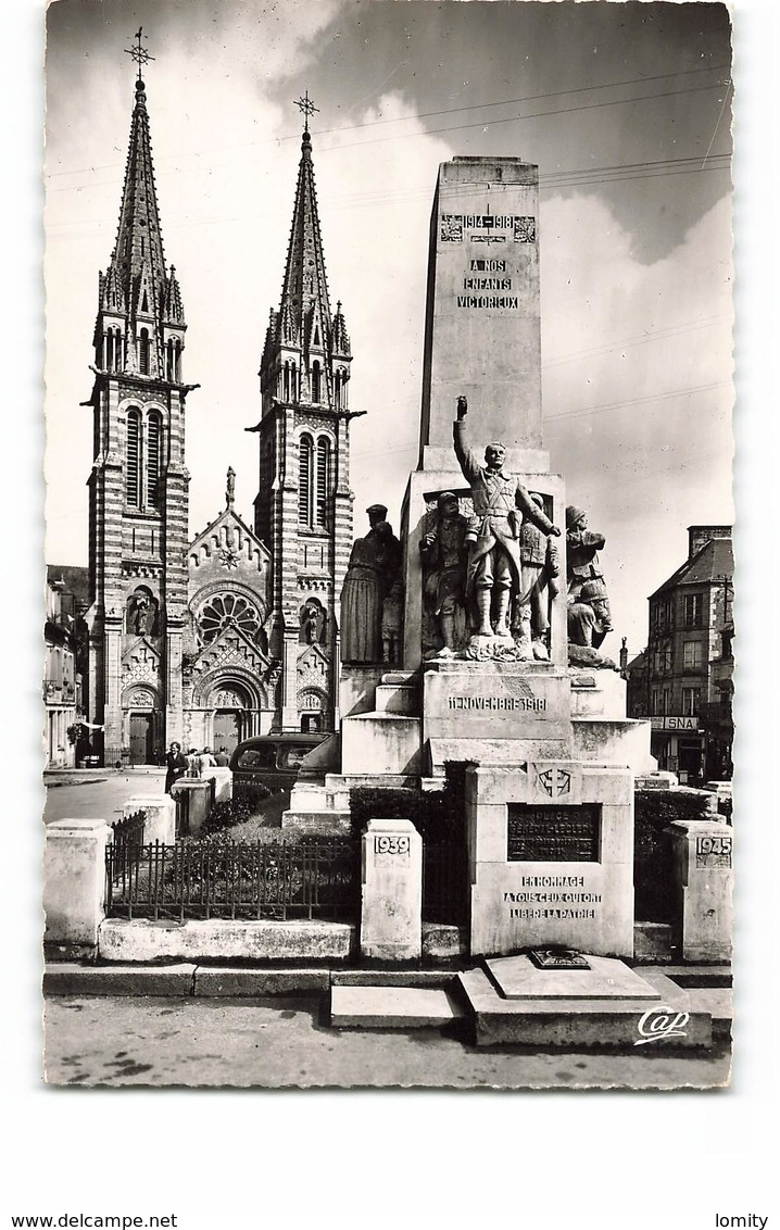 61 La Ferte Mace Eglise Et Le Monument De La Victoire Aux Morts Guerre 1914 1918 CPSM PF - La Ferte Mace