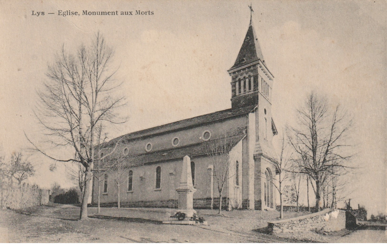 3-10-----lys-64-eglise Et Monument Aux Morts-----livraison Gratuite - Andere & Zonder Classificatie