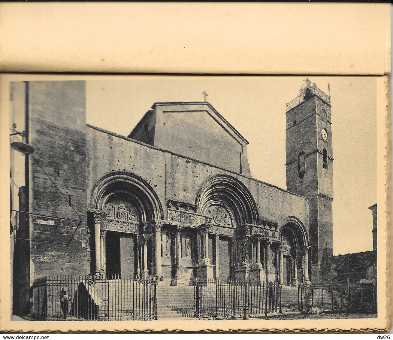 Carnet De 10 Cartes Dentelées - St Saint-Gilles (Gard) - Edition Biau-Faucher: Basilique, Eglise, Maison Romane - Saint-Gilles