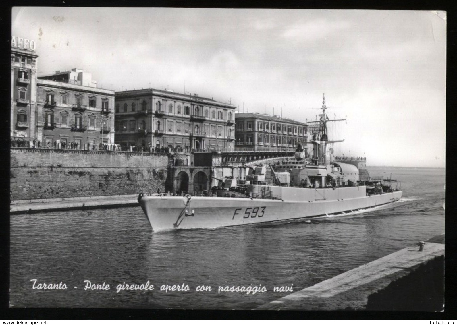 TARANTO - 1963 - PASSAGGIO DI NAVE DA GUERRA - MARINA MILITARE - Guerra