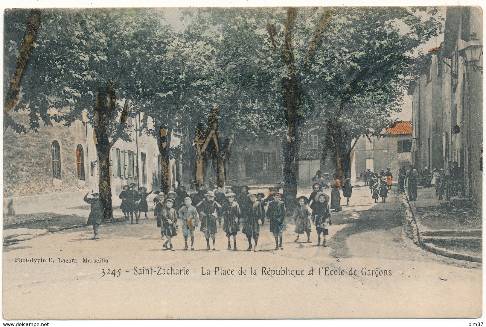 SAINT ZACHARIE - Place De La République Et L'Ecole De Garçons - Saint-Zacharie