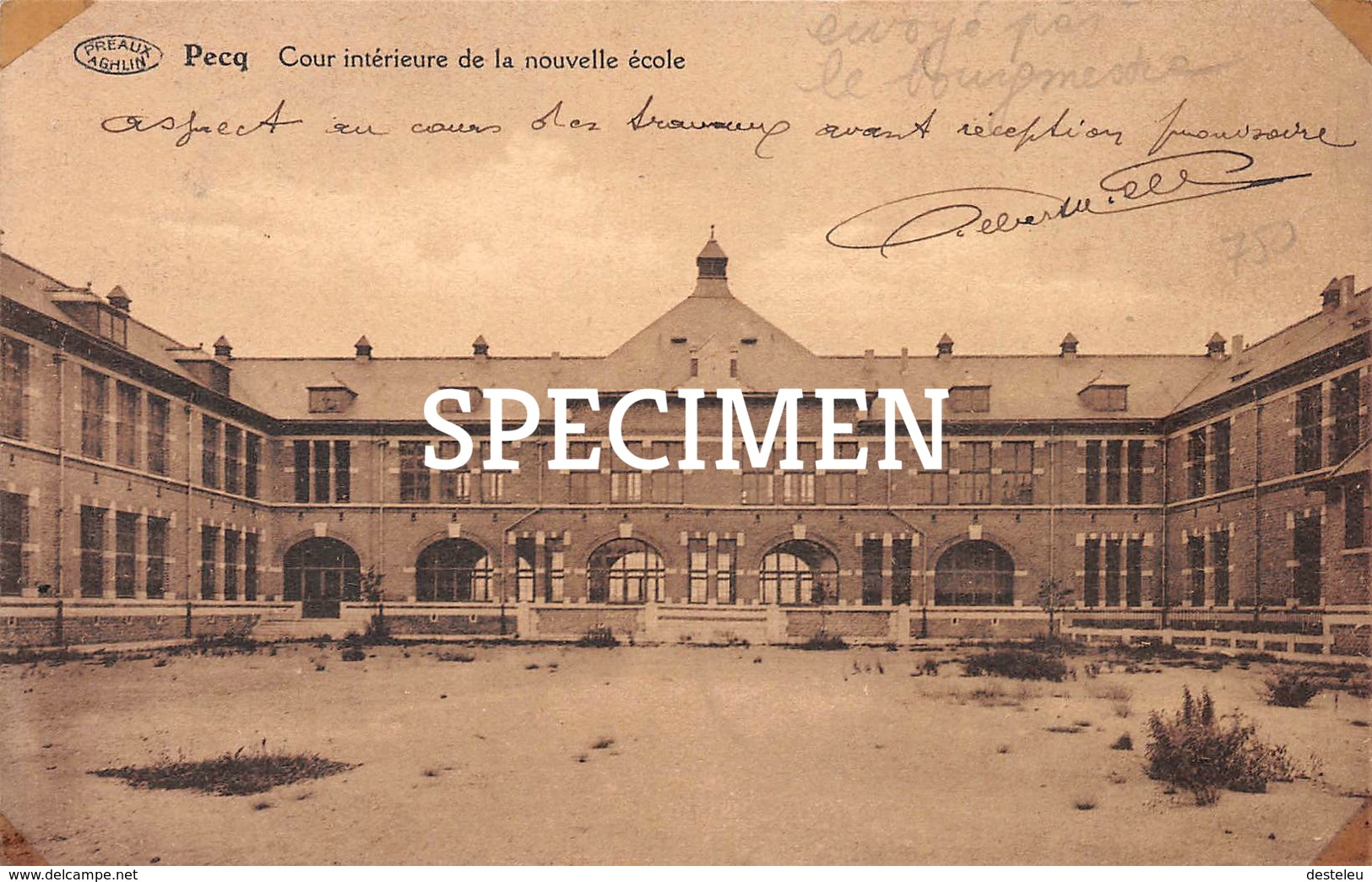 Cour Intérieur De La Nouvelle école - Pecq - Pecq