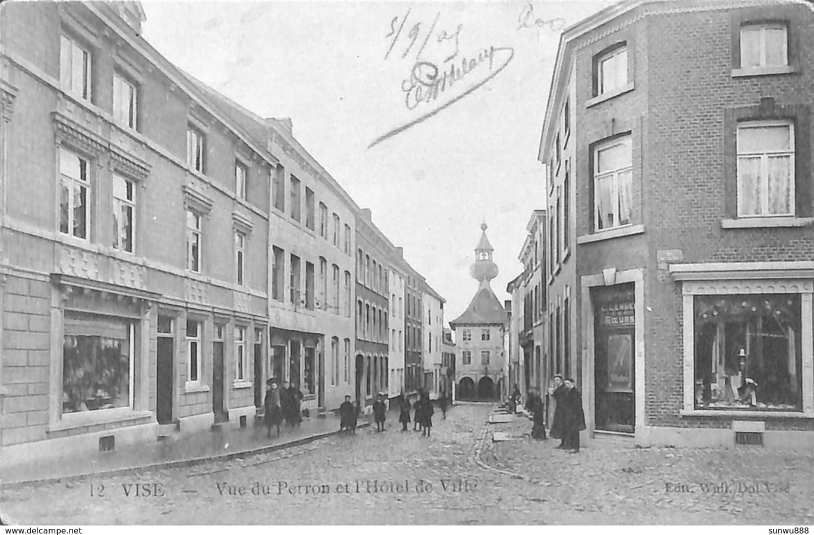 Visé - Vue Du Perron Et L'Hôtel De Ville (animée Commerces 1905.. Petite Découpe Sur Bord Supérieur) - Visé