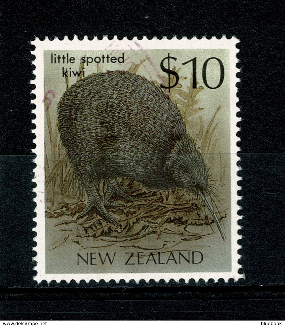 Ref 1342 - 1982 New Zealand - $10 - SG 1297 Fine Used Stamp - Cat £5+ - Kiwi Bird Theme - Oblitérés