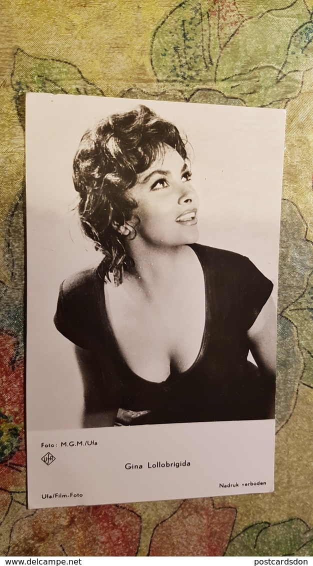 Sexy Actress Gina Lollobrigida   - Old UFA Postcard - 1960s - Actors