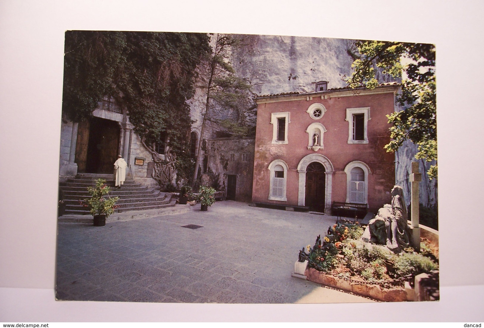 LA SAINTE BAUME   - Le Parvis De La Grotte Et L'Ermitage  - ( Pas De Reflet Sur L'original ) - Saint-Zacharie