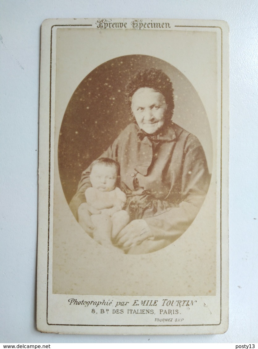 CDV Émile Tourtin - Grand' Mère Et Son Petit-fils - Épreuve Spécimen Voir Dos - BE - Ancianas (antes De 1900)