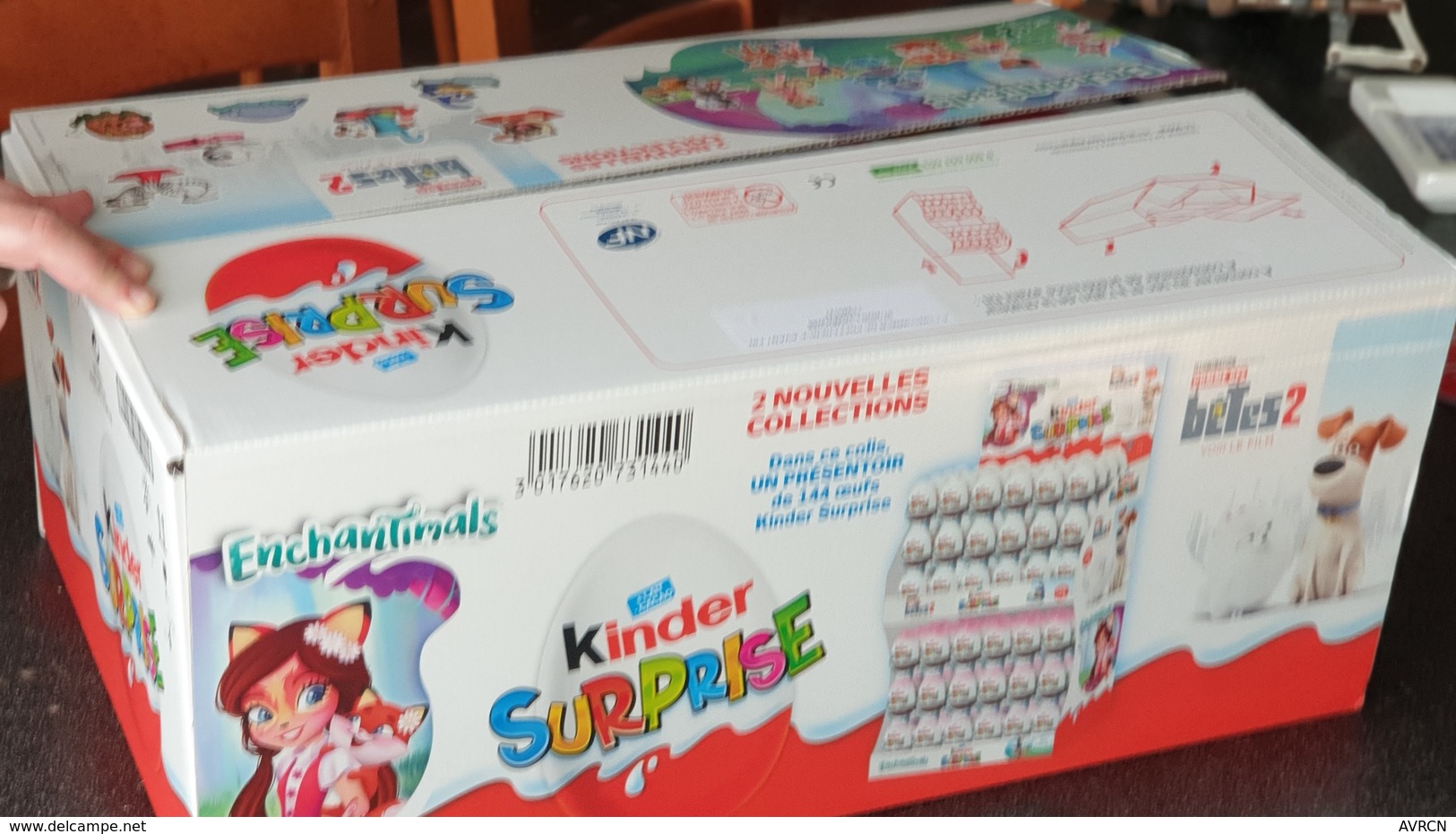 Présentoir PLV/BOX( VIDE) Kinder Surprises- ( 2020) - Montables