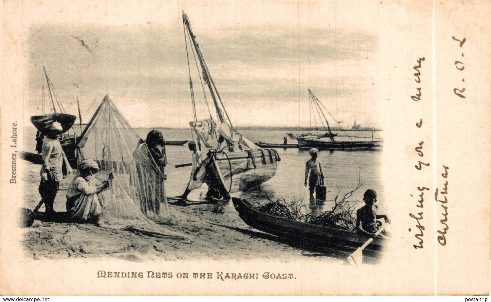 PAKISTAN. MENDING NETS ON THE KARACHI COAST - Pakistan