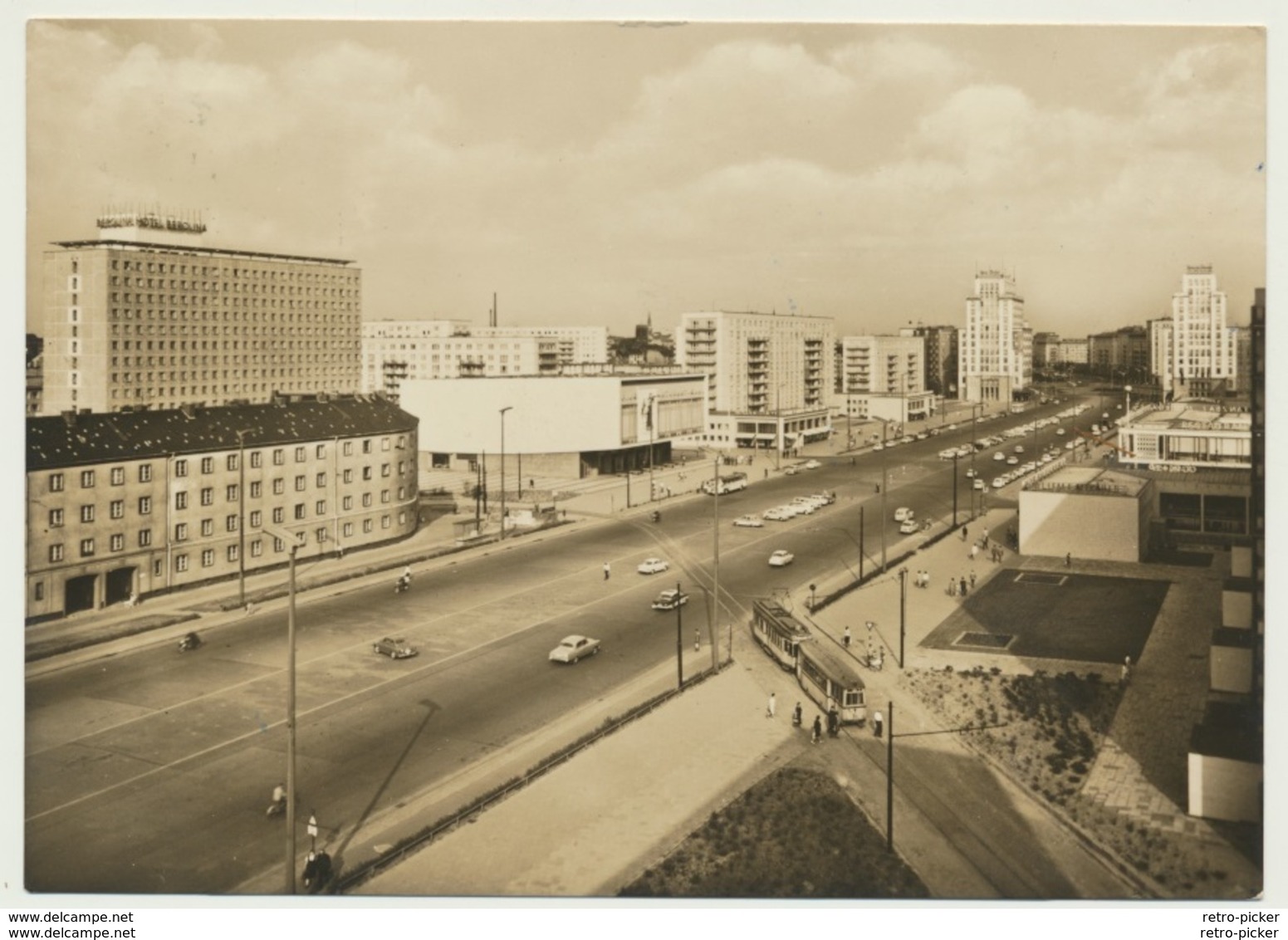 AK  Berlin DDR Karl Marx Allee Mit Hotel Berolina Und Kino Und Straßenbahn - Autres & Non Classés