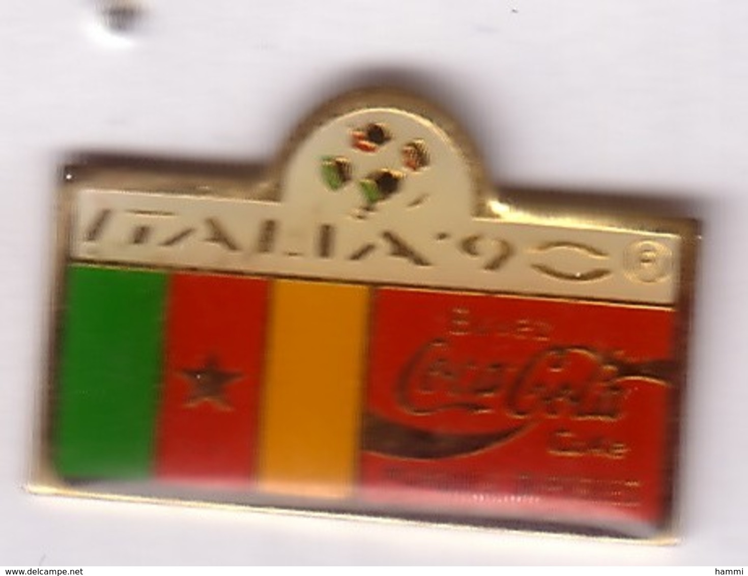 C268 Pin's Foot Football Coupe Monde Italie Coca Cola Coke Drapeau Achat Immédiat Cameroun - Coca-Cola