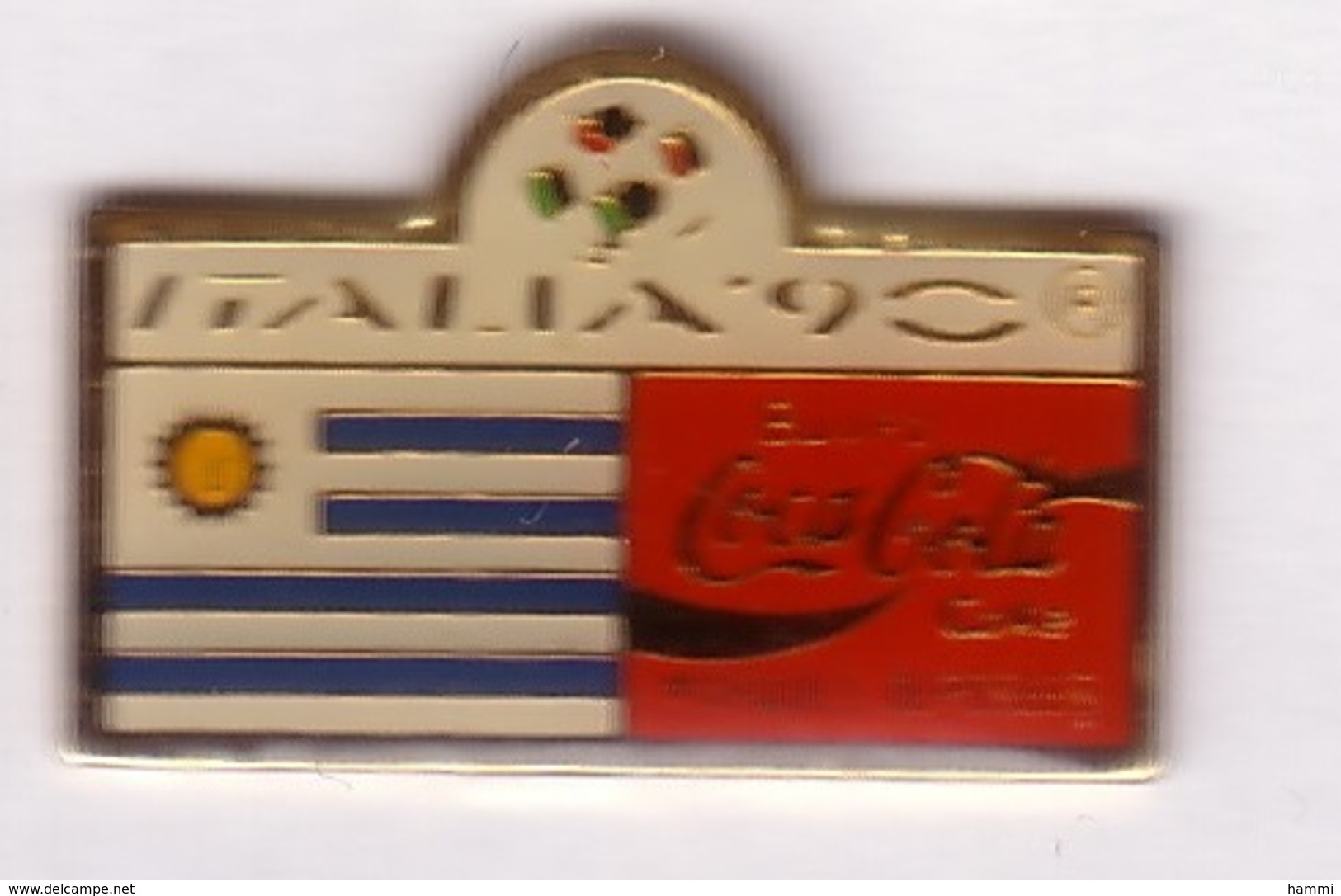 C267 Pin's Foot Football Coupe Monde Italie Coca Cola Coke Drapeau Achat Immédiat Uruguay - Coca-Cola