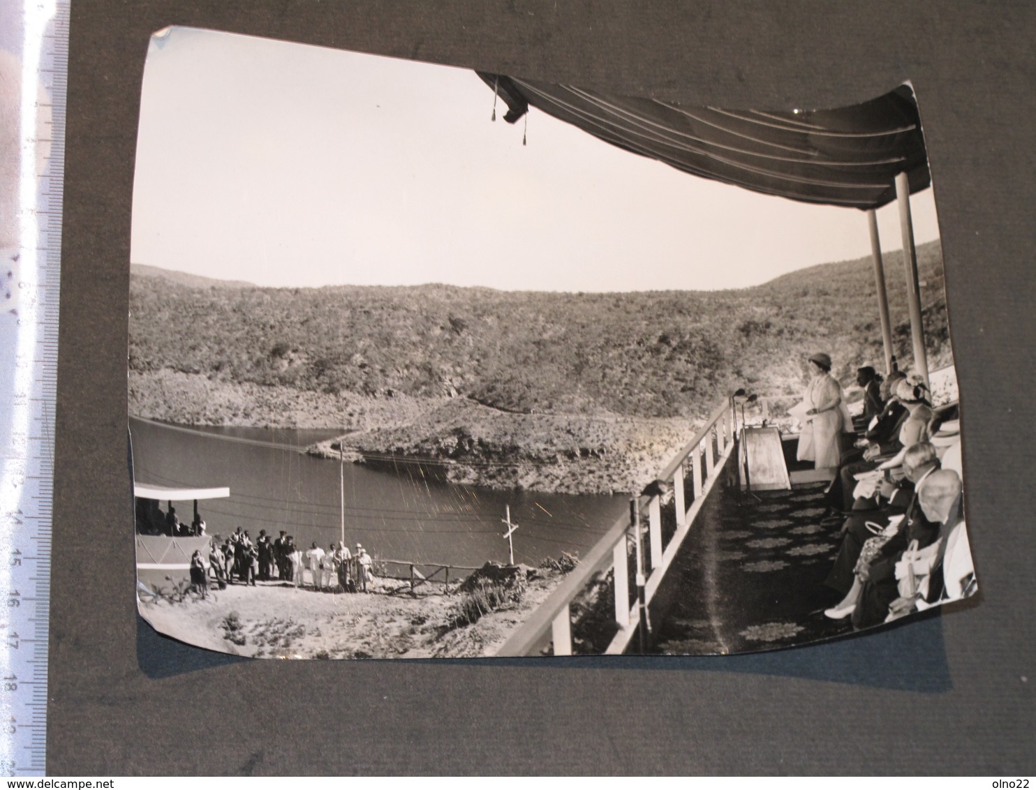 RHODESIA AND NYASALAND - MAY 11 TO 30 1960 - VISIT OF H.M. QUEEN ELISABETH - KARIBA MAY 17,1960 - PHOTO RDK HADDEN - Célébrités