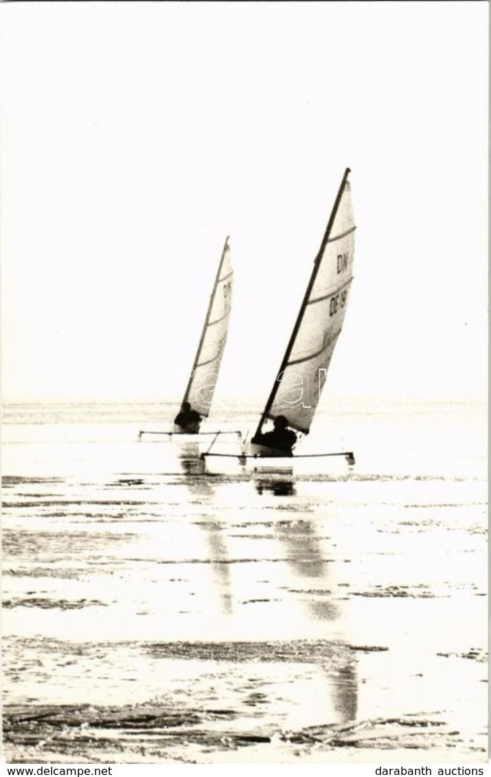 * T2 1970 Eissegler / Jégvitorlások, Téli Sport / Ice Yacht, Ice Sailing, Winter Sport. Walter Benigni Photo - Ohne Zuordnung