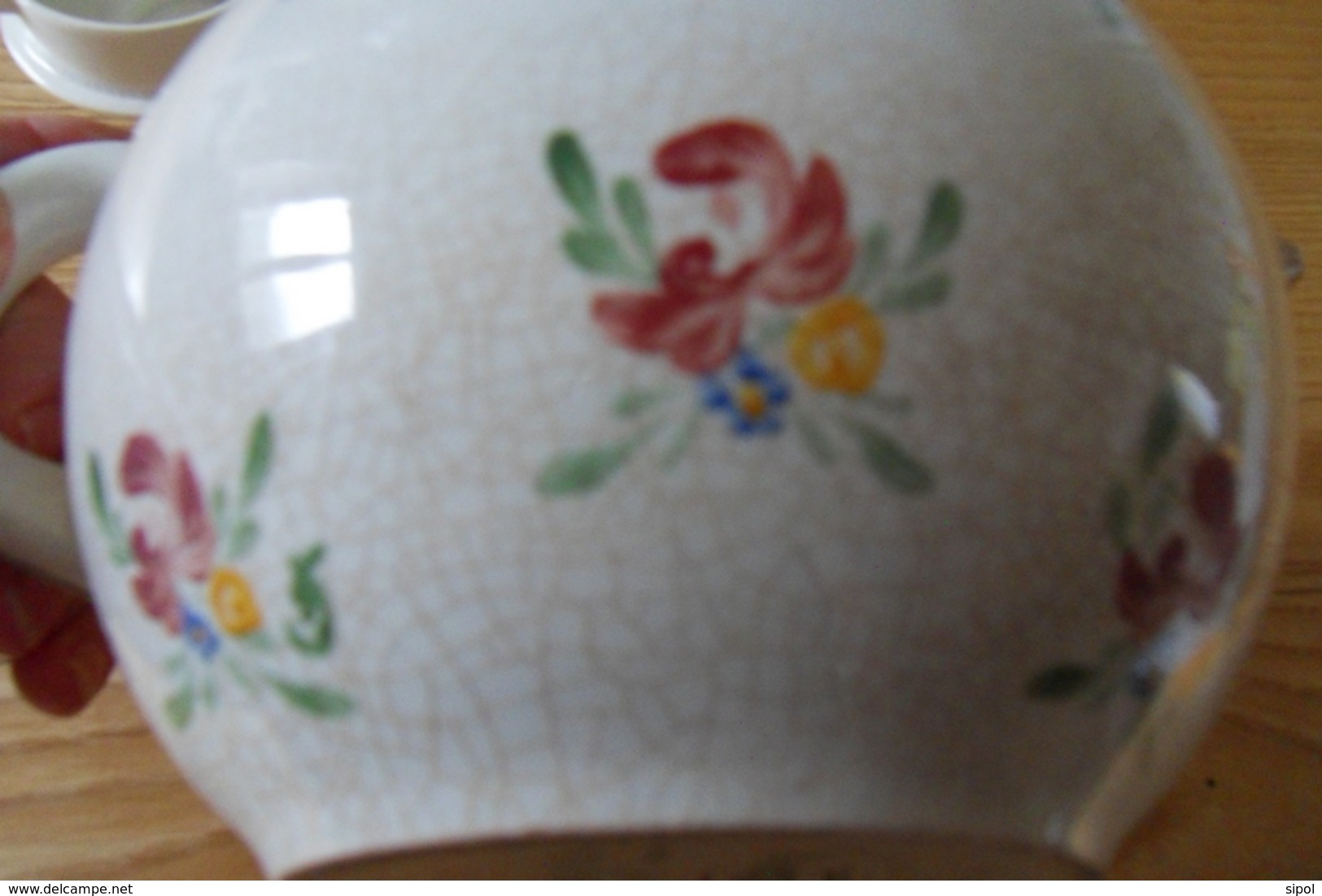 Théière  " Boule " Signée Vougeot Faience Décorée à La Main Fleurs Stylisées - Theepot