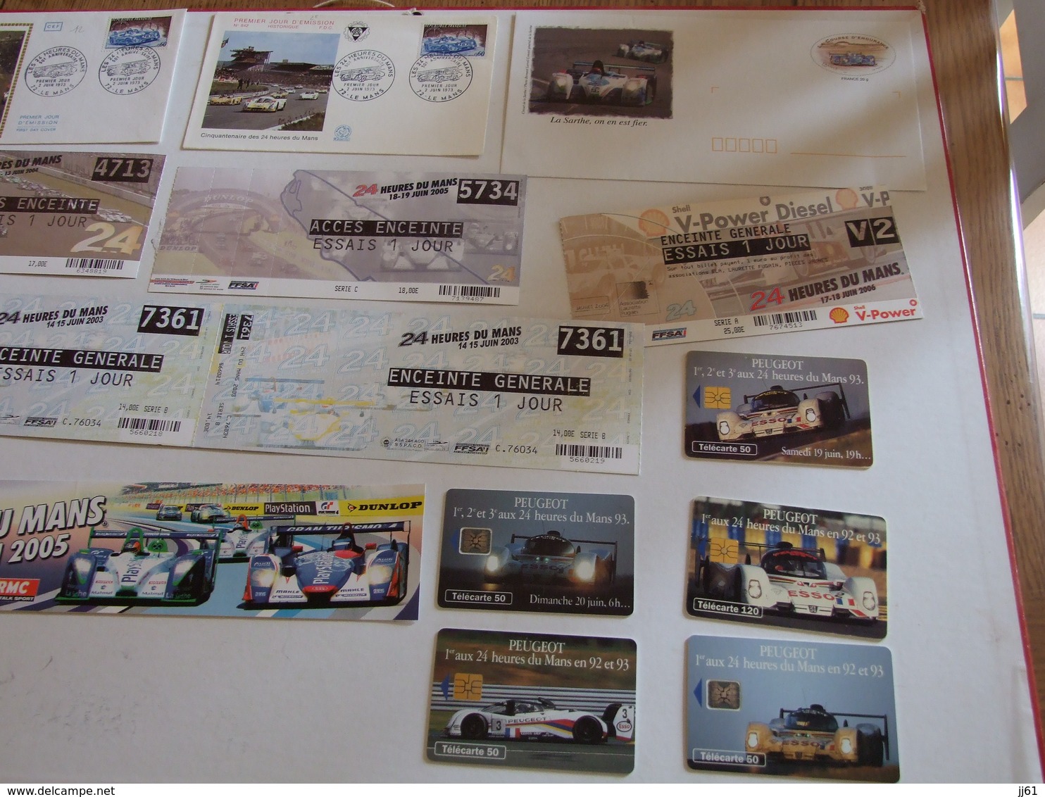 LE MANS 24 HEURES DU MANS AUTOMOBILE LOT DE 170 DOCUMENTS 61 CARTES POSTALES 21 PHOTOS REVUE LIVRES POSTER CARTE TELEPHO