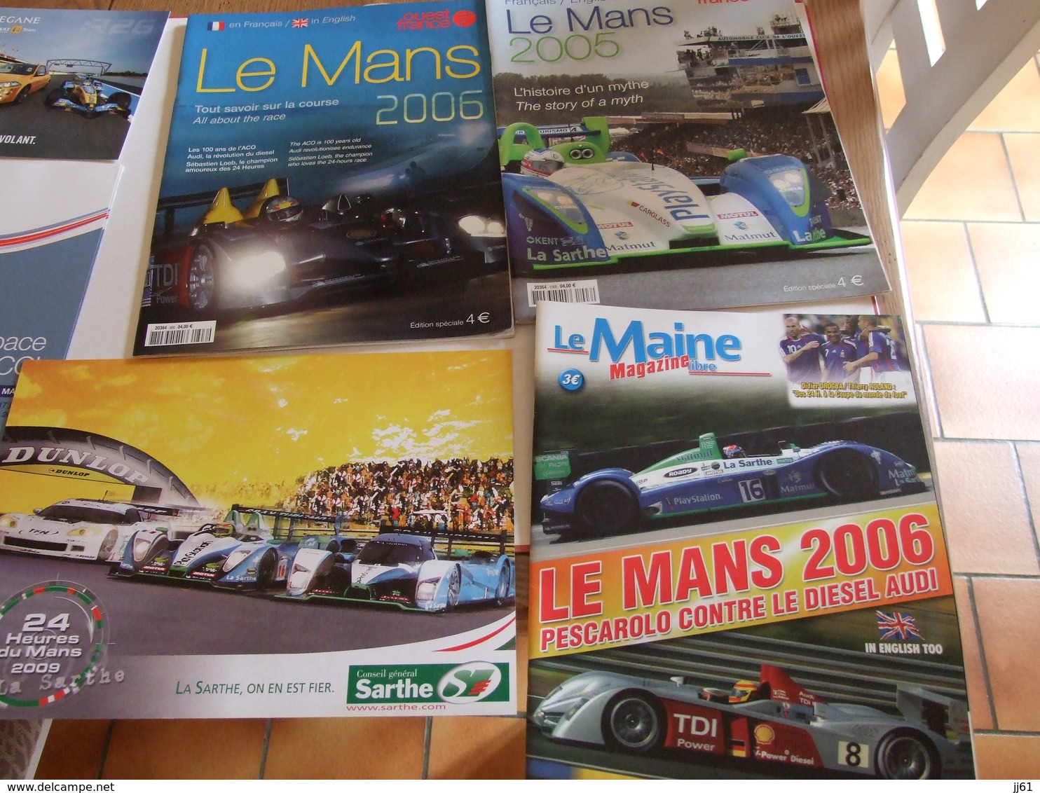 LE MANS 24 HEURES DU MANS AUTOMOBILE LOT DE 170 DOCUMENTS 61 CARTES POSTALES 21 PHOTOS REVUE LIVRES POSTER CARTE TELEPHO