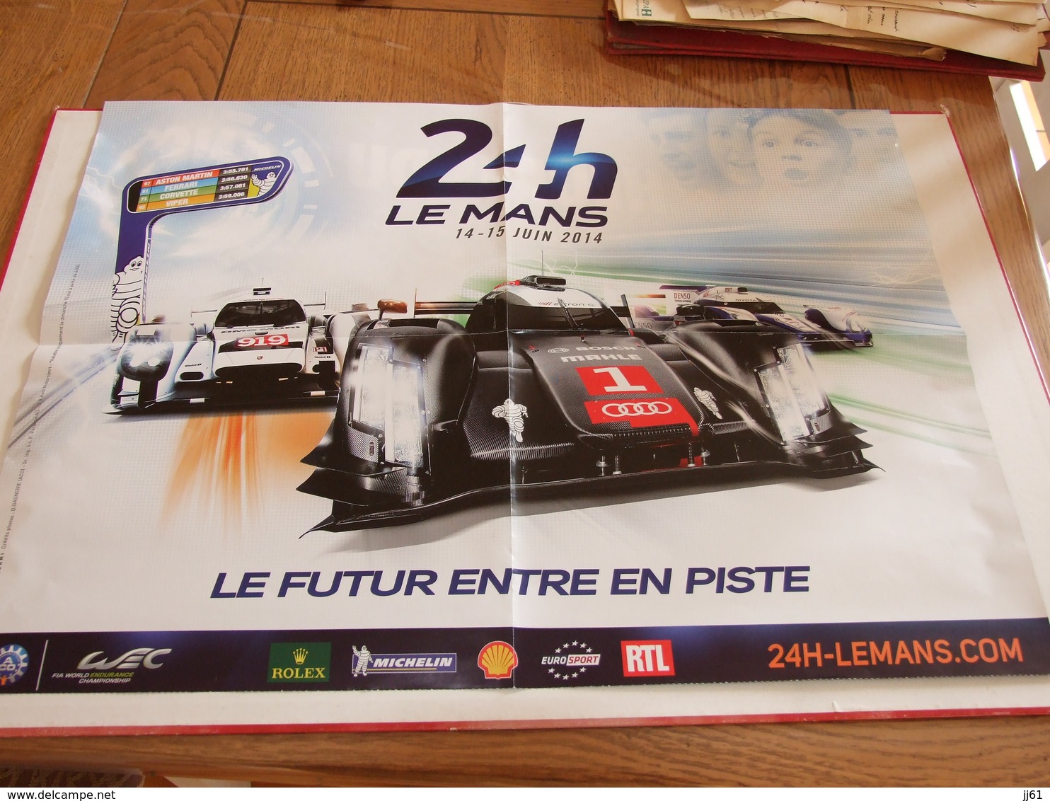 LE MANS 24 HEURES DU MANS AUTOMOBILE LOT DE 170 DOCUMENTS 61 CARTES POSTALES 21 PHOTOS REVUE LIVRES POSTER CARTE TELEPHO