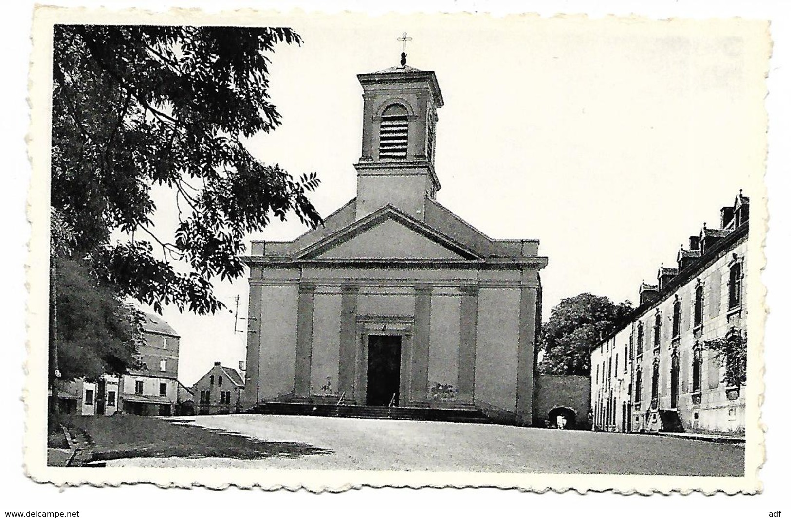 CPSM NEUFCHATEAU, L'EGLISE, Format 9 Cm Sur 14 Cm Environ, PROVINCE DE LUXEMBOURG, BELGIQUE - Neufchâteau