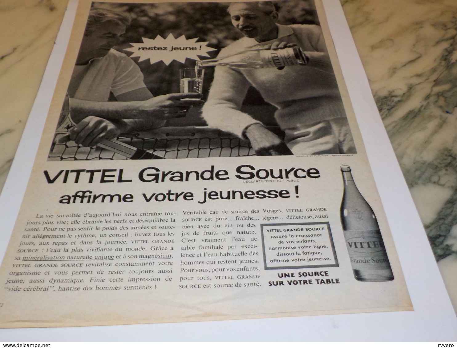 ANCIENNE  PUBLICITE AFFIRME VOTRE JEUNESSE GRANDE SOURCE  DE VITTEL  1960 - Affiches