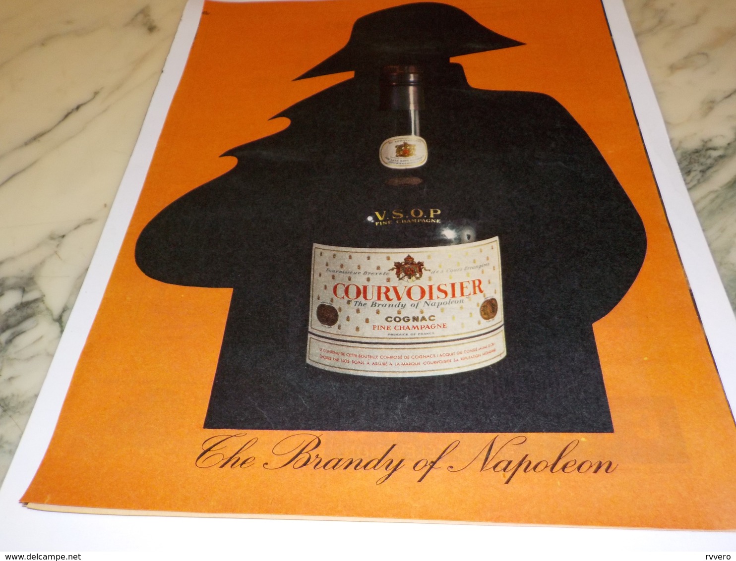 ANCIENNE  PUBLICITE COGNAC COURVOISIER THE BRANDY OF NAPOLEON 1961 - Alcools