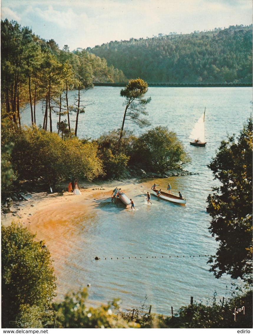 *** CALENDRIER 1974*** LAC DE GUERLEDAN  14x20cm --carte Postale Géante Calendrier Au Dos Offert  éditions  YVON - Grand Format : 1971-80